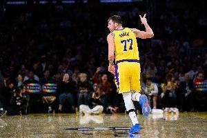 爆砍49分11板8助！Skip：上赛季季后赛这个东契奇在哪儿呢？