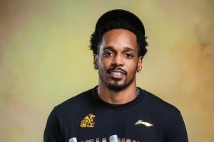 媒体人:巴里·布朗今晚抵达中国 雷琼·塔克也将于本周末前抵达 媒体人:巴里·布朗今晚抵达中国 雷琼·塔克也将于本周末前抵达