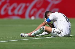 记者：巴尔韦德与红军比赛中感到右侧内收肌不适，明天将进行检查